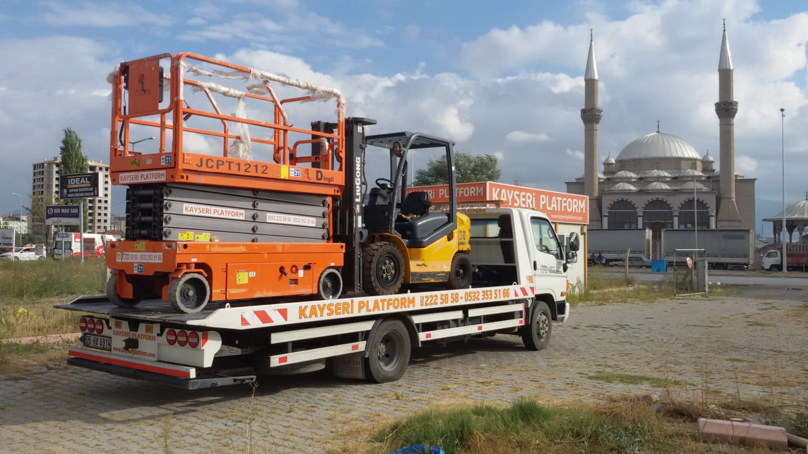 Aksaray Lojistik Depolarında Manlift ile Hızlı Cephe Çözümleri - İş Makinesi Kiralama Rehberi